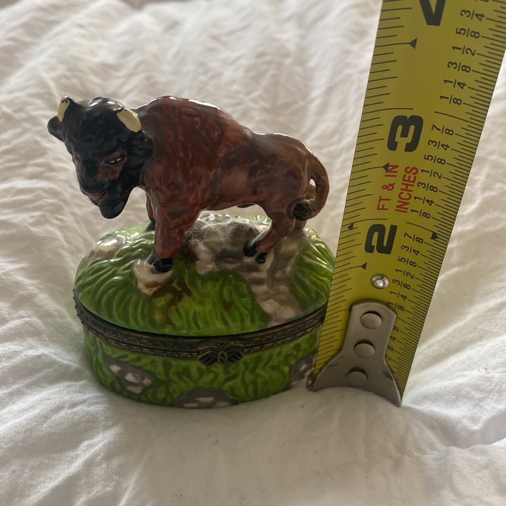 Hinged porcelain trinket box - buffalo - Picture 10 of 11